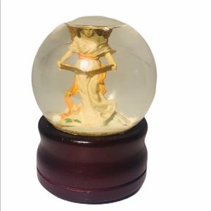 Vintage Silvestri Angel Musical Silent Night Globe
